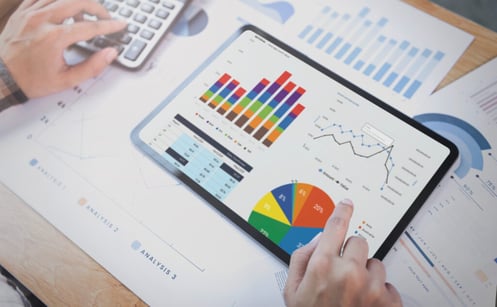 Tableta electrónica con gráficos de diferentes tipos