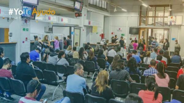 Direccion de Trabajo, personas esperando para hacer tramites